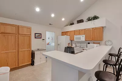 2156 W Jordan Villa Dr #B, West Jordan, UT 84088 - Photo 16