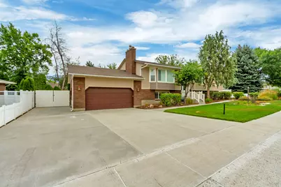1737 E Sunrise Meadow Dr, Sandy, UT 84093 - Photo 2