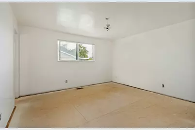 1447 E Hollow Dale Dr, Salt Lake City, UT 84121 - Photo 14