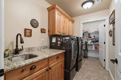 2196 E Valley View Ct N, Layton, UT 84040 - Photo 20