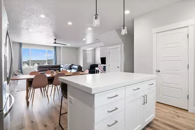 1016 W Shadow Ln, Lehi, UT 84048 - Photo 8