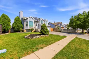 5697 S Esprit Dr, Kearns, UT 84118 - Photo 4