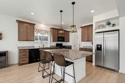 173 E Meandering Way, Saratoga Springs, UT 84045 - Photo 10