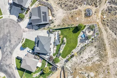 2104 E Weeping Cherry Ln, Eagle Mountain, UT 84005 - Photo 2