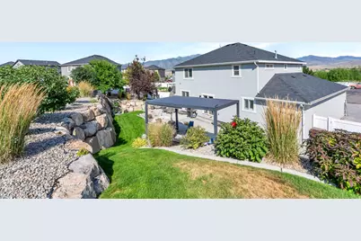 2104 E Weeping Cherry Ln, Eagle Mountain, UT 84005 - Photo 38