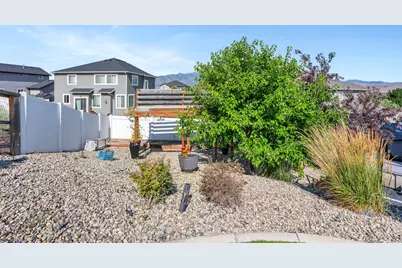 2104 E Weeping Cherry Ln, Eagle Mountain, UT 84005 - Photo 44