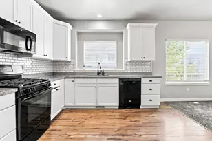 11954 S Forester Peak Pl W, Herriman, UT 84096 - Photo 8