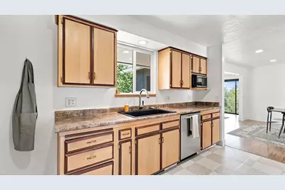 754 S Woodland Hills Dr E, Bountiful, UT 84010 - Photo 16