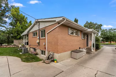 2337 S Country Club Cir E, Salt Lake City, UT 84109 - Photo 34
