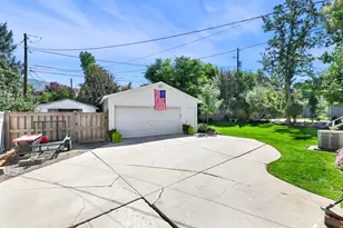 2337 S Country Club Cir E, Salt Lake City, UT 84109 - Photo 10