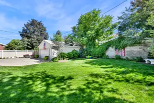2337 S Country Club Cir E, Salt Lake City, UT 84109 - Photo 12