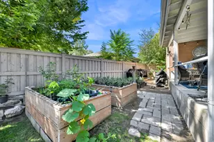 2337 S Country Club Cir E, Salt Lake City, UT 84109 - Photo 14