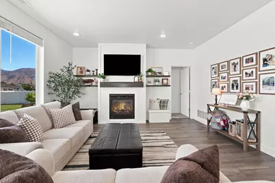 541 E 600 S, Hyrum, UT 84319 - Photo 14