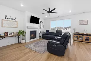 531 E 600 S, Hyrum, UT 84319 - Photo 4