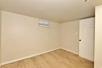 225 N Green Dr, Layton, UT 84041 - Photo 32
