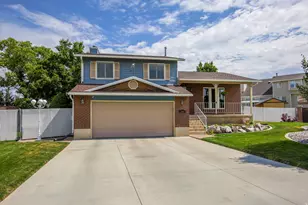 1446 W 1750 N, Clinton, UT 84015 - Photo 2