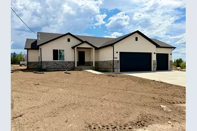 846 E 100 S #3, Mount Pleasant, UT 84647 - Photo 2