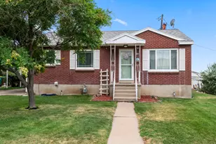 780 S Birch St E, Clearfield, UT 84015 - Photo 2