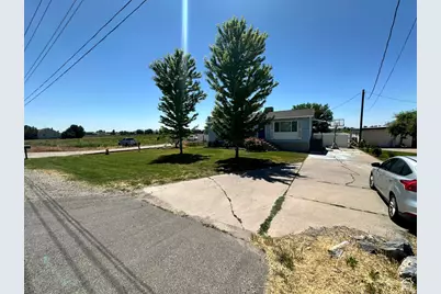 2593 N 2000 W, Clinton, UT 84015 - Photo 2