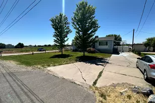 2593 N 2000 W, Clinton, UT 84015 - Photo 2