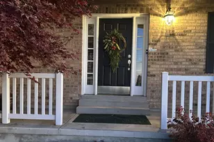 557 S Moss Hill Dr, Bountiful, UT 84010 - Photo 2