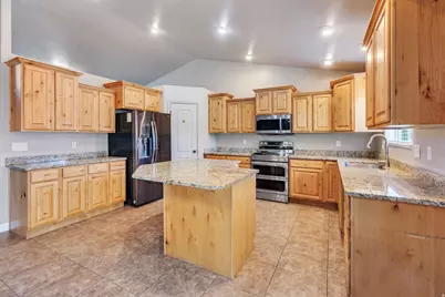 3268 W 1025 N, Layton, UT 84041 - Photo 12