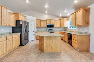 3268 W 1025 N, Layton, UT 84041 - Photo 4