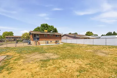2042 N 630 W, Clinton, UT 84015 - Photo 30
