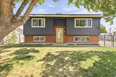2042 N 630 W, Clinton, UT 84015 - Photo 2