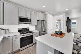 9871 N Bedford Ct, Highland, UT 84003 - Photo 6