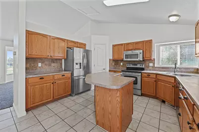 309 E 1525 N, Layton, UT 84041 - Photo 2