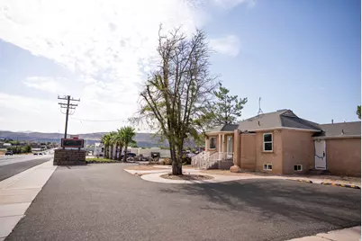 1545 W State St, Hurricane, UT 84737 - Photo 10