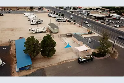 1545 W State St, Hurricane, UT 84737 - Photo 2