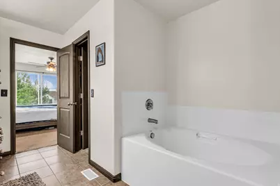 816 N Shepard Creek Pkwy E, Farmington, UT 84025 - Photo 12