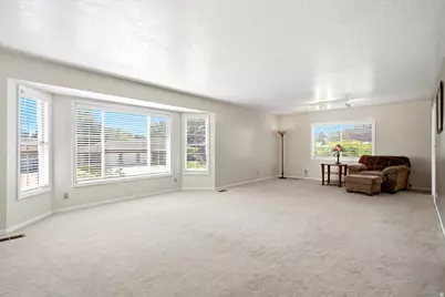1388 N Hillsboro Dr, Layton, UT 84040 - Photo 4
