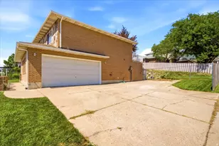 1388 N Hillsboro Dr, Layton, UT 84040 - Photo 40