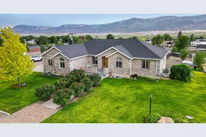 305 N Center St, Moroni, UT 84646 - Photo 2