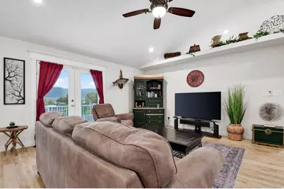 305 N Center St, Moroni, UT 84646 - Photo 10