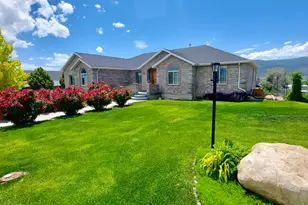 305 N Center St, Moroni, UT 84646 - Photo 2