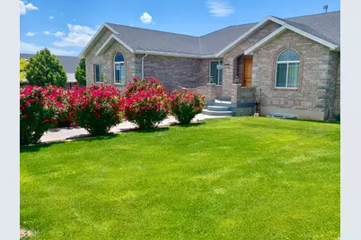 305 N Center St, Moroni, UT 84646 - Photo 4