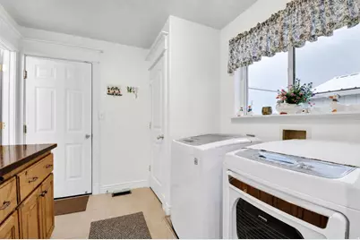 305 N Center St, Moroni, UT 84646 - Photo 14