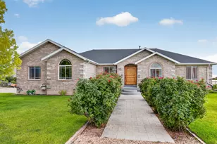 305 N Center St, Moroni, UT 84646 - Photo 2