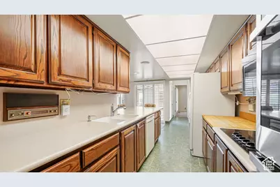 689 E 4149 S, Millcreek, UT 84107 - Photo 10