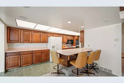689 E 4149 S, Millcreek, UT 84107 - Photo 8