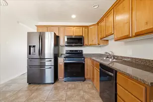 891 E Bristle Pl, Millcreek, UT 84106 - Photo 2