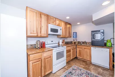 831 W 3900 S, Bountiful, UT 84010 - Photo 16