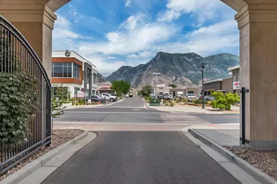 10917 N Town Center Blvd, Highland, UT 84003 - Photo 32