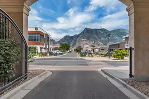 10917 N Town Center Blvd, Highland, UT 84003 - Photo 32