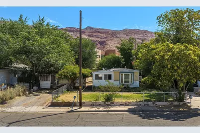 502 N Cliffview Dr, Moab, UT 84532 - Photo 2