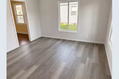 275 N Lakeview Dr, Clearfield, UT 84015 - Photo 2